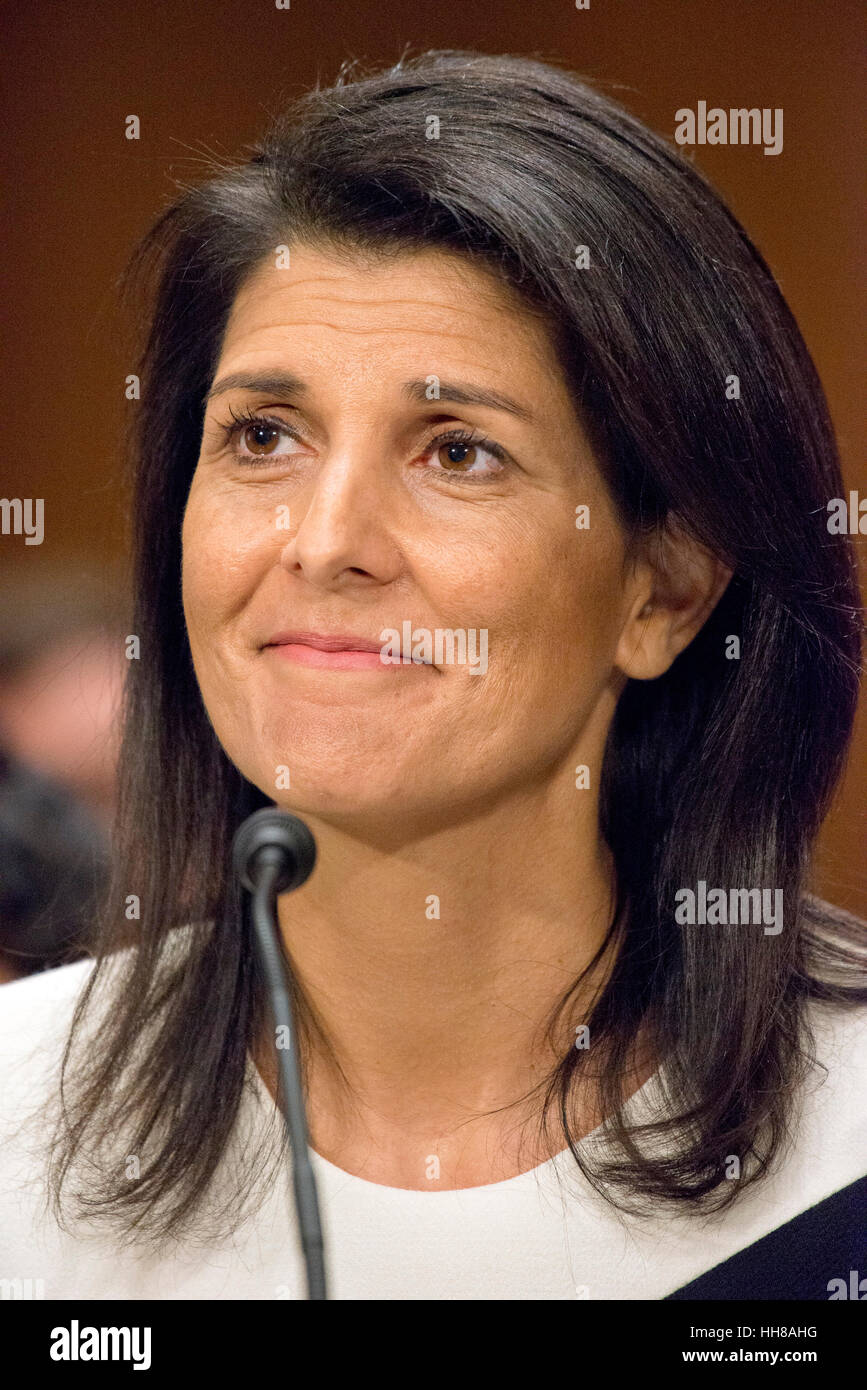 Gouverneur Nikki R. Haley (républicain de Caroline du Sud) témoigne devant la commission des affaires étrangères du Sénat américain pour sa nomination à titre de représentant des États-Unis d'Amérique auprès de l'Organisation des Nations Unies, avec le rang et le statut de l'Ambassadeur Extraordinaire et Plénipotentiaire, et le représentant des États-Unis d'Amérique au Conseil de sécurité de l'Organisation des Nations Unies et d'être représentant des États-Unis d'Amérique pour les sessions de l'Assemblée générale de l'Organisation des Nations Unies au cours de son mandat de Service en tant que représentant de l'Organisation des Nations Unies sur Ca Banque D'Images