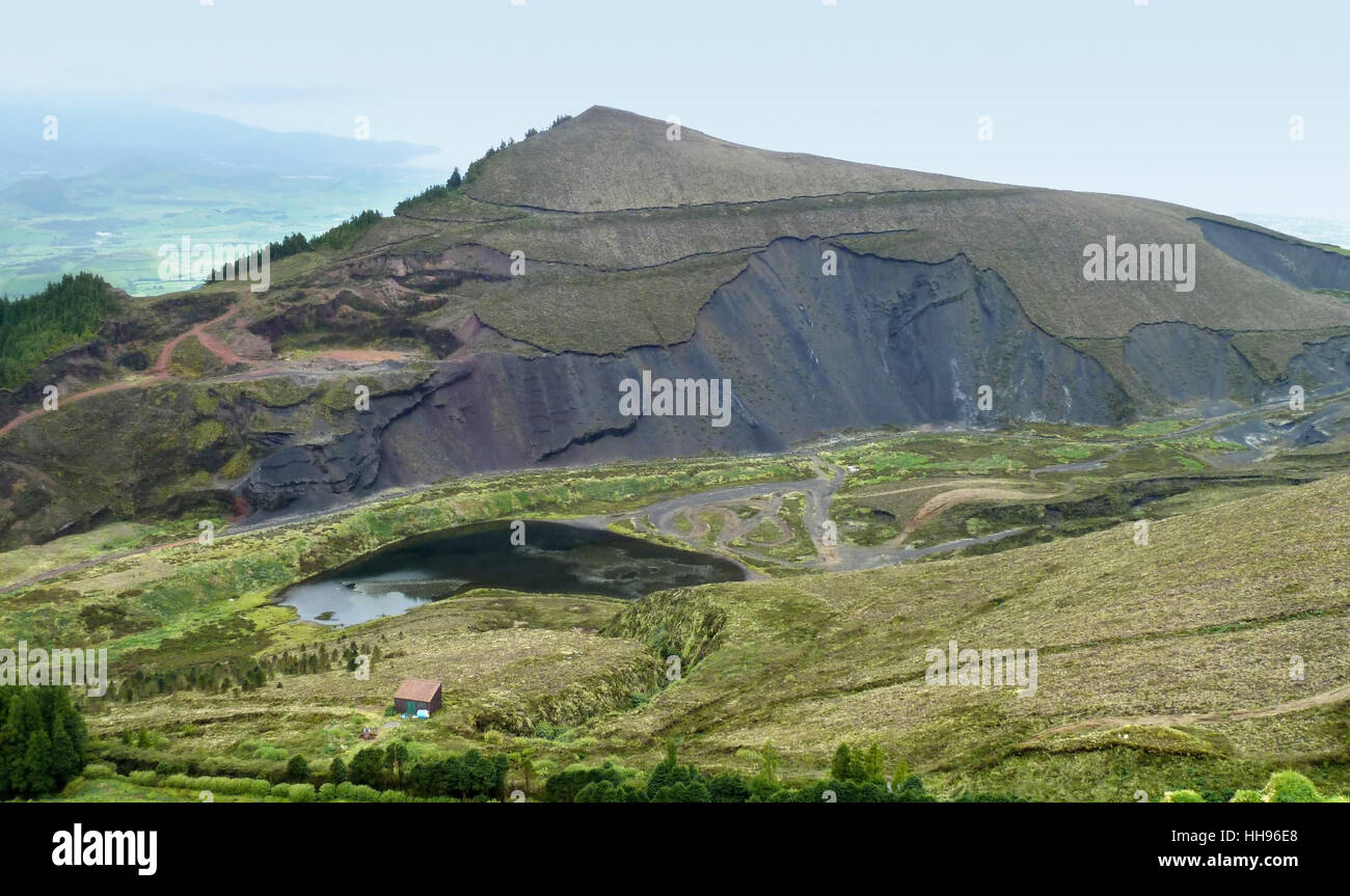 Paysage côtier à l'île de São Miguel, la plus grande île de l'archipel des Açores, un groupe d'îles volcanique situé au milieu de l'océan Atlantique Nord (Portugal) Banque D'Images
