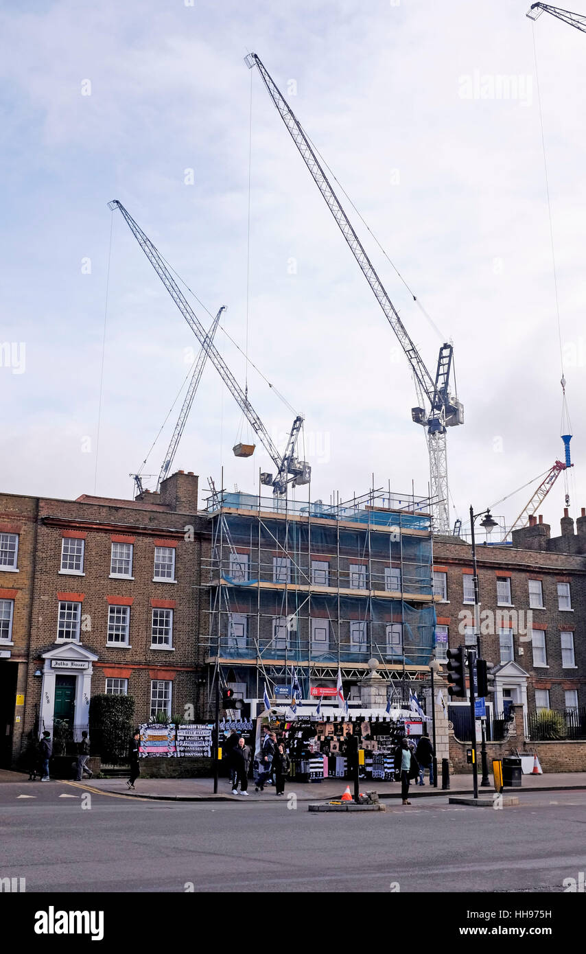 Percy Maison sur Tottenham High Road qui est en cours de rénovation Tottenham Hotspur Football Club dans le cadre du nouveau stade de développement Banque D'Images