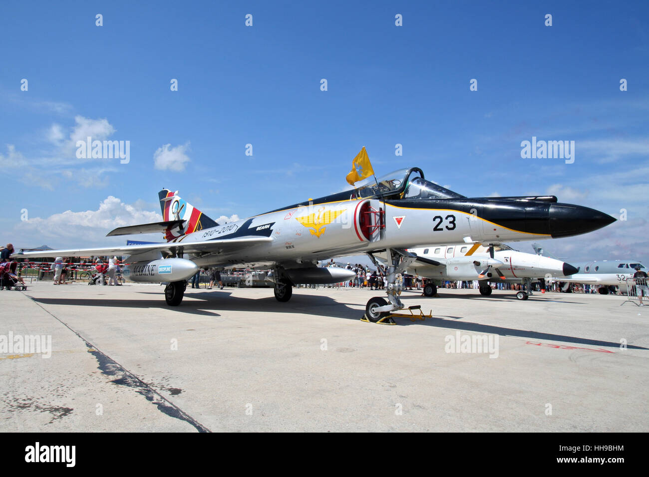 La Marine Fran aise Dassault Super Etendard De Chasse En Exposition la-marine-fran-aise-dassault-super-etendard-de-chasse-en-exposition