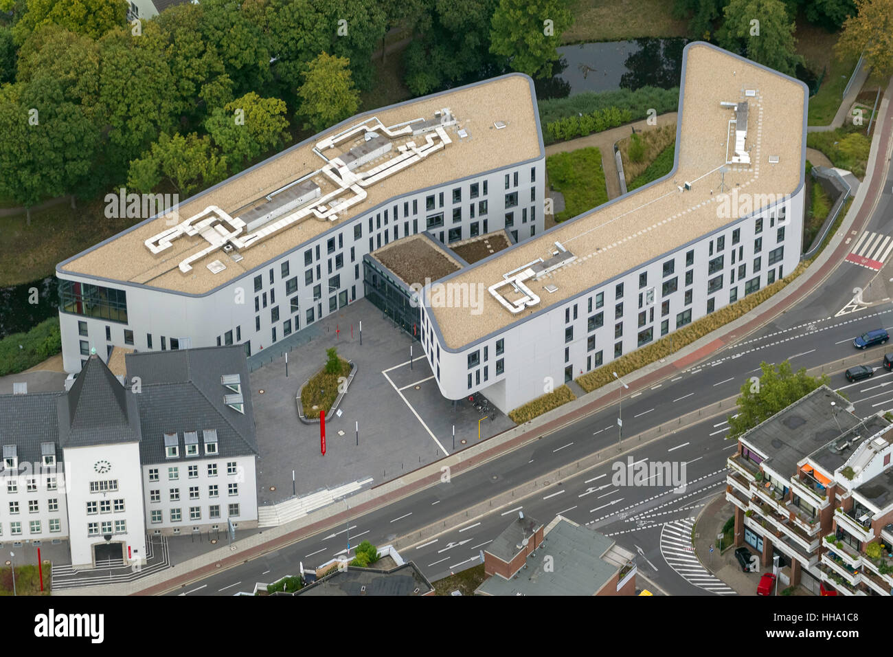 Nouvelle et Ancienne mairie, Moers, Ruhr, Bas-rhin, Rhénanie du Nord-Westphalie, Allemagne, Europe, vue aérienne, les oiseaux-lunettes de vue, Banque D'Images