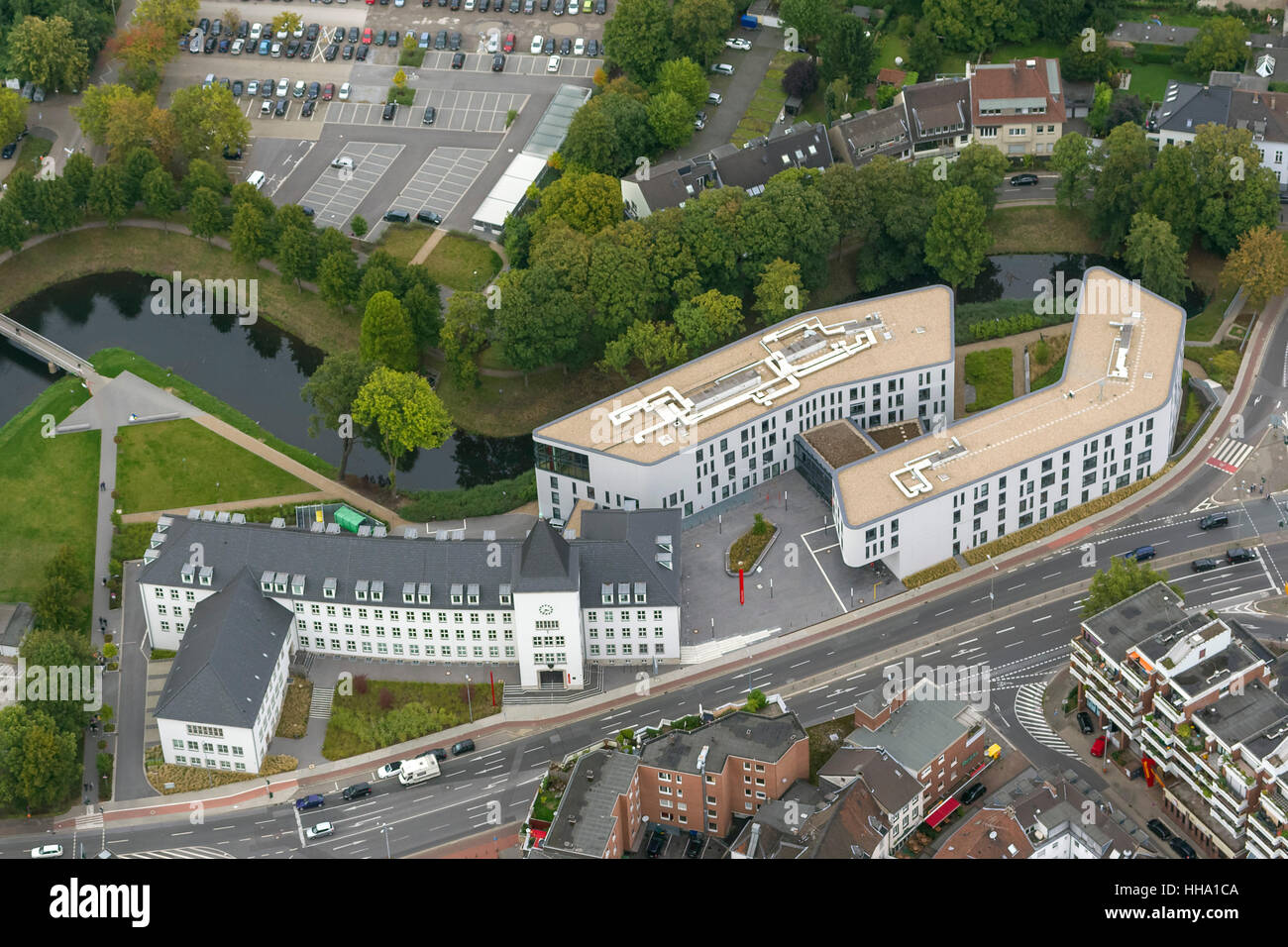 Nouvelle et Ancienne mairie, Moers, Ruhr, Bas-rhin, Rhénanie du Nord-Westphalie, Allemagne, Europe, vue aérienne, les oiseaux-lunettes de vue, Banque D'Images