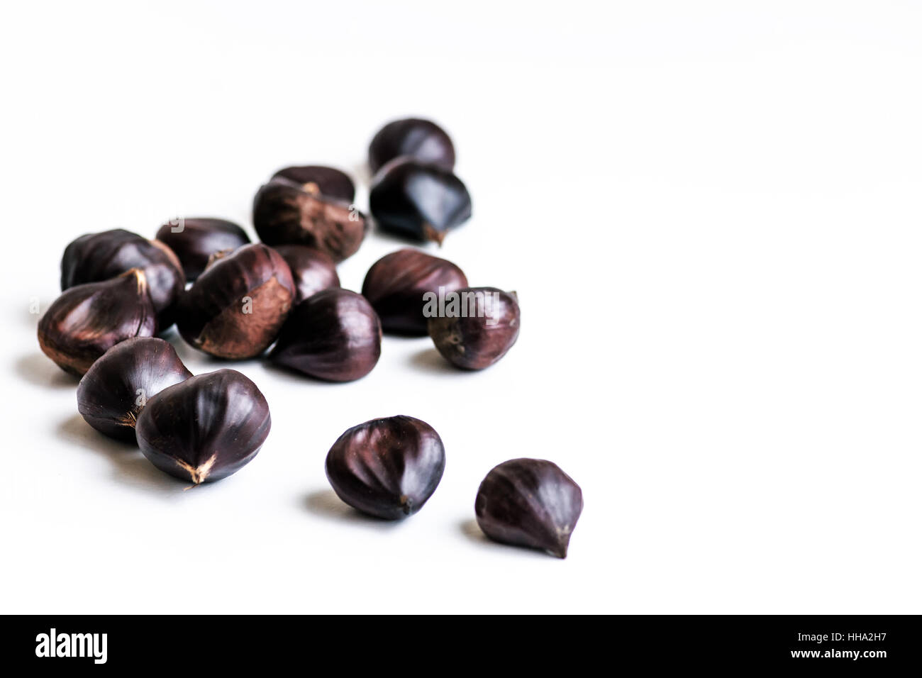 Fruits marrons sur fond clair selective focus Banque D'Images