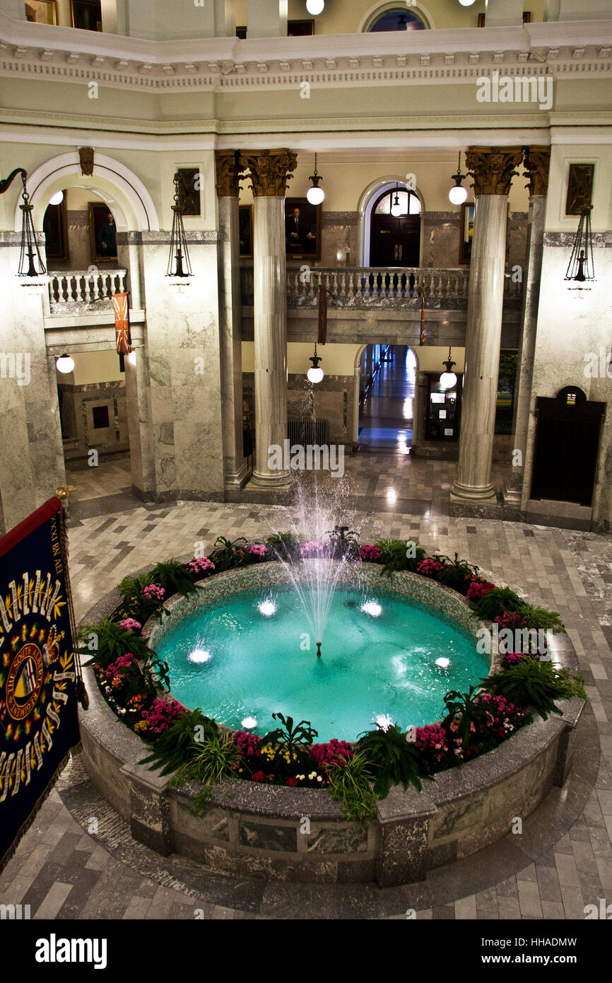 L'édifice de l'Assemblée législative, Edmonton, Alberta, Canada. La rotonde fontaine dédiée à la reine Elizabeth II, 195. Banque D'Images