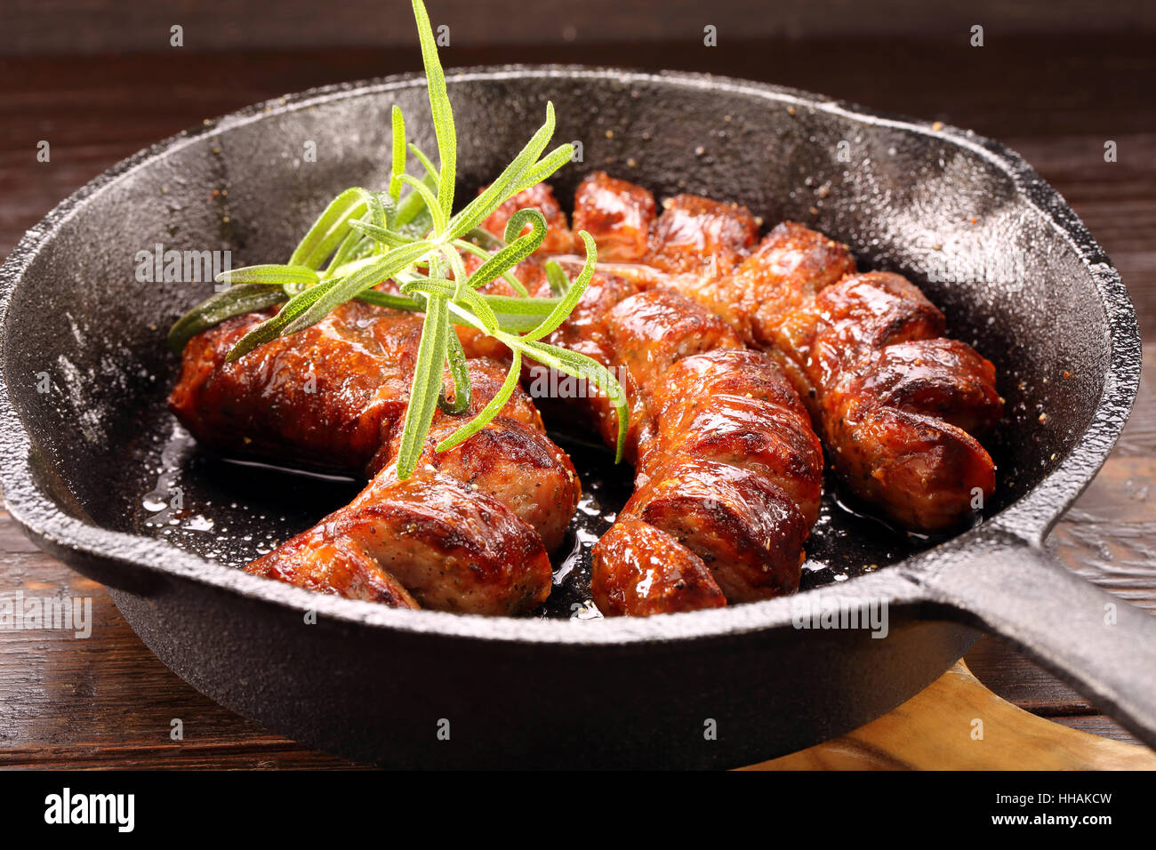 Saucisse blanche à la poêle dans une casserole Photo Stock - Alamy