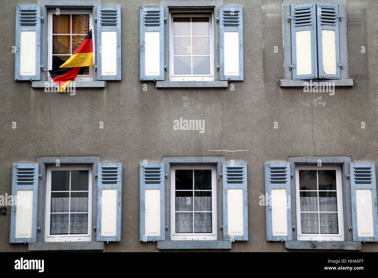 Drapeau allemand à la fenêtre Banque D'Images