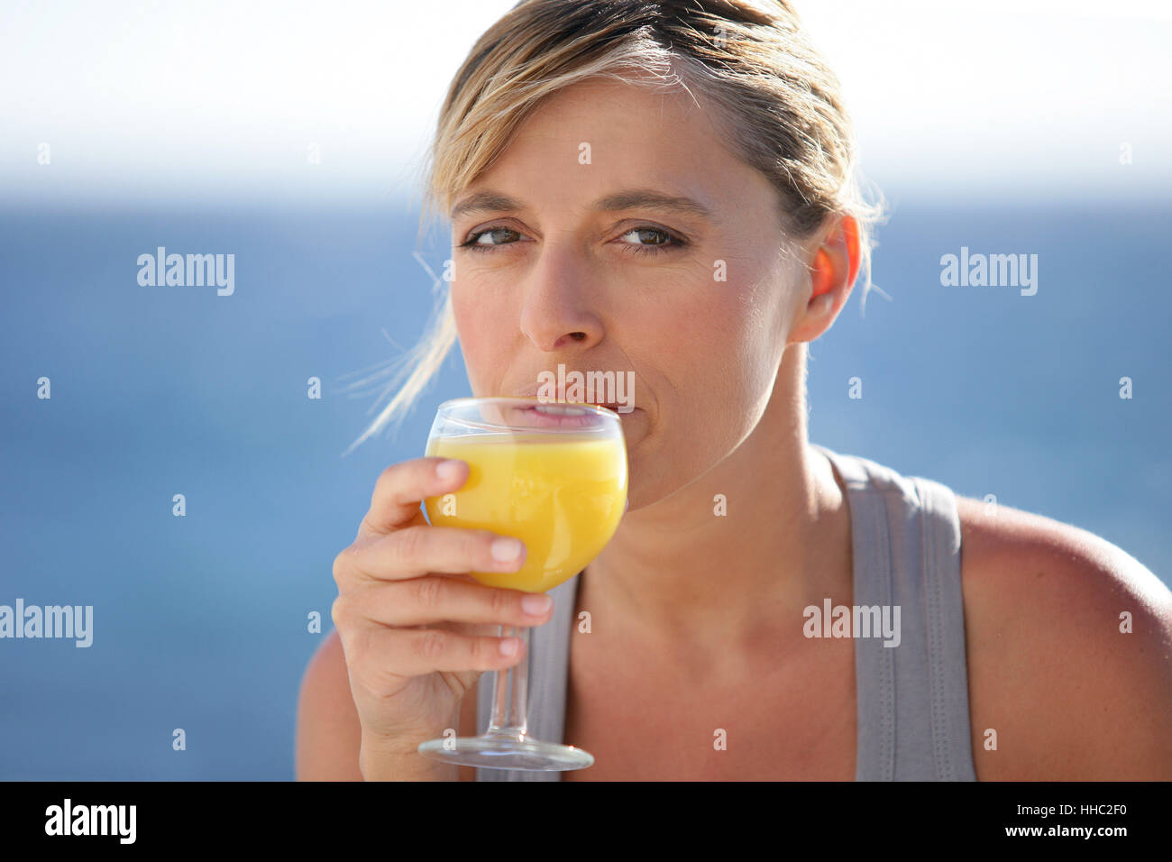 Femme, verre, calice, tumbler, rire, rire, rire, rire, twit, sourire, Banque D'Images