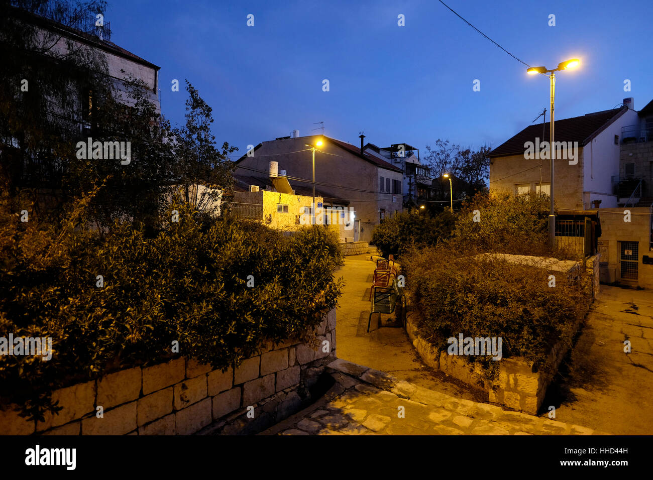 Une ruelle d'Ohel Moshe un ancien quartier cour fondée en 1883, aujourd'hui partie de Nahlaot Nachlaot ou un regroupement de 23 quartiers ancienne cour qui peuplaient la nouvelle ville après avoir quitté la ville fortifiée de Jérusalem à la fin du 19e siècle situé dans l'ouest de Jérusalem Israël Banque D'Images