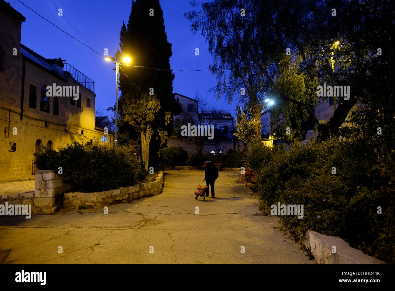 Une ruelle d'Ohel Moshe un ancien quartier cour fondée en 1883, aujourd'hui partie de Nahlaot Nachlaot ou un regroupement de 23 quartiers ancienne cour qui peuplaient la nouvelle ville après avoir quitté la ville fortifiée de Jérusalem à la fin du 19e siècle situé dans l'ouest de Jérusalem Israël Banque D'Images