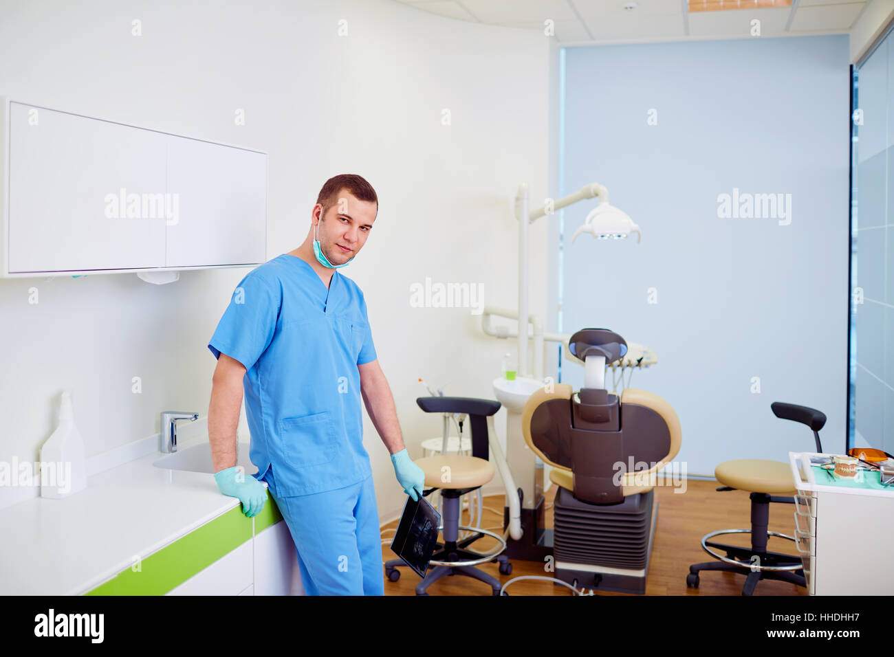 Médecin Dentiste dans une clinique dentaire le lieu de travail Banque D'Images