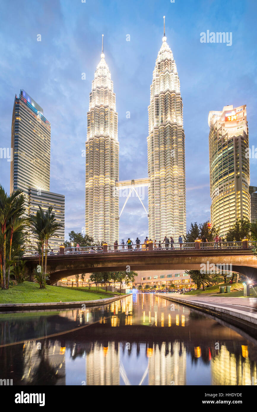 Les Tours Petronas de nuit, Kuala Lumpur, Malaisie Banque D'Images