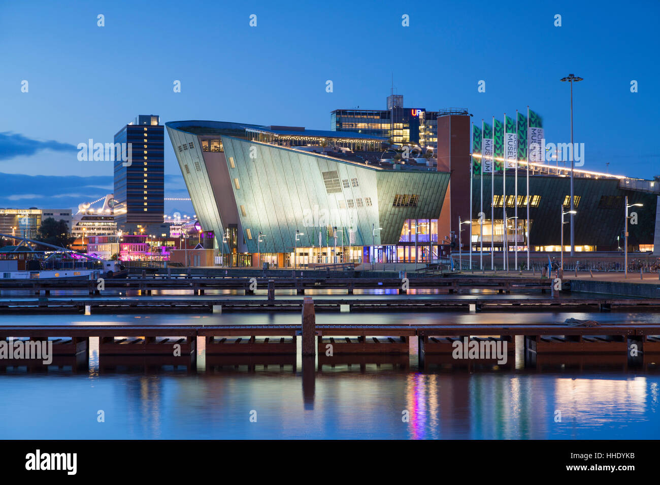 Le Centre des sciences NEMO dans Oosterdok (East Dock), Amsterdam, Pays-Bas Banque D'Images