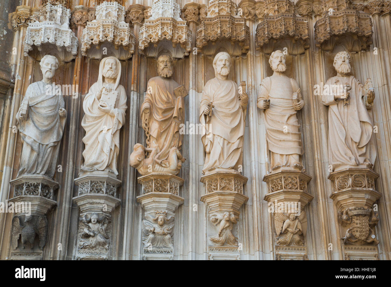 Univers miniatures au-dessus de l'entrée ouest de la République dominicaine, Abbaye de Santa Maria da Vitoria, l'UNESCO, Batalha, district de Leiria, Portugal Banque D'Images