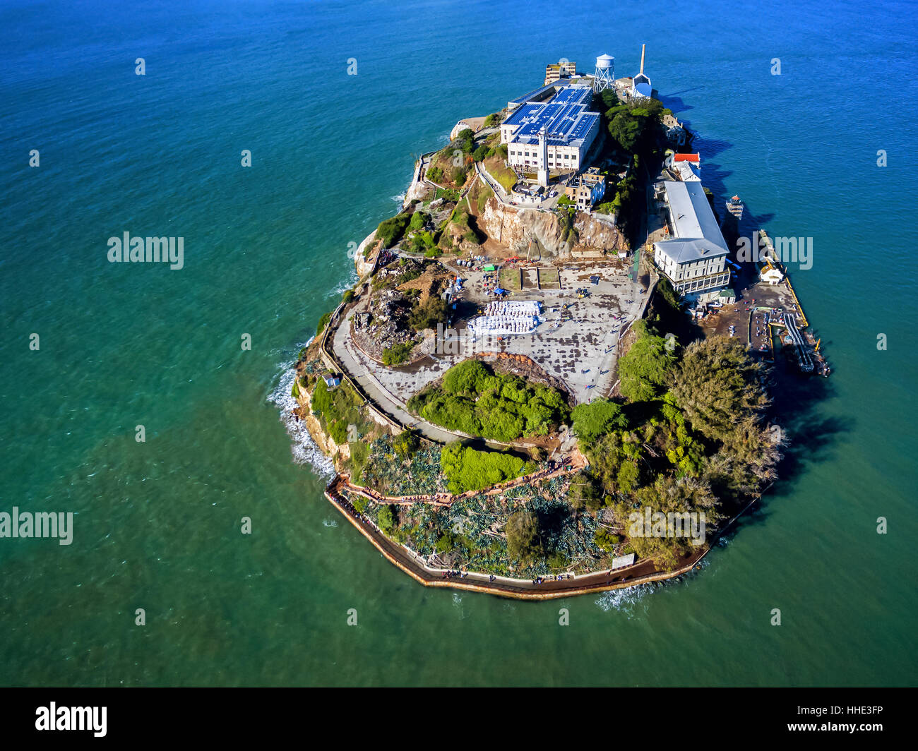 Vue aérienne de l'île-prison d'Alcatraz dans la baie de San Francisco. Banque D'Images