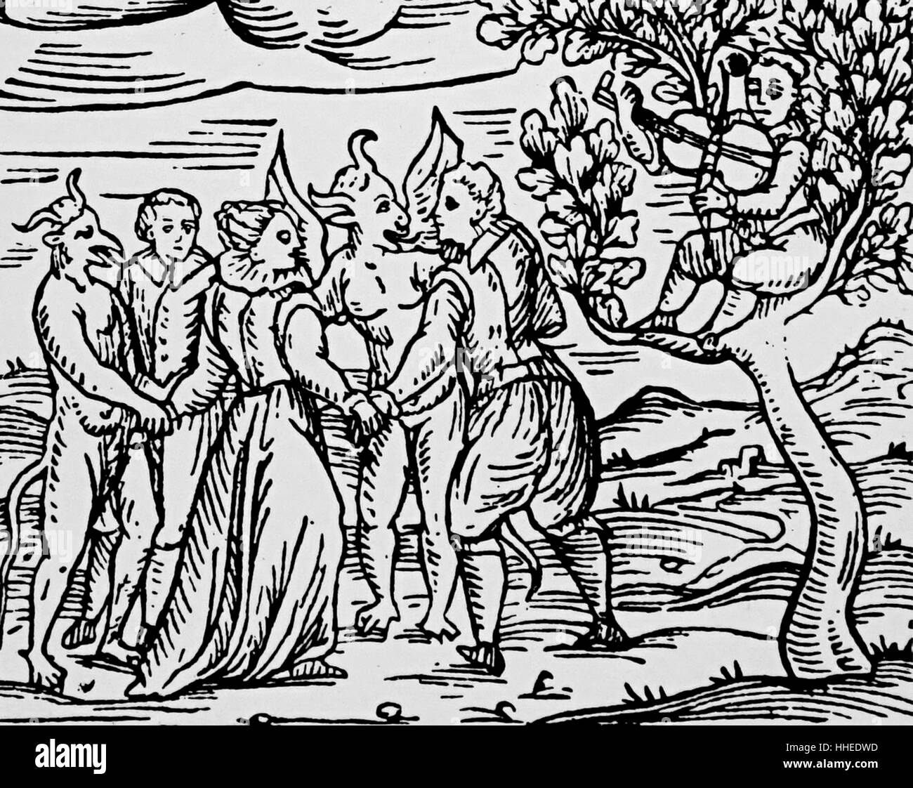 Gravure sur bois représentant un groupe de sorcières et les démonistes danser avec le diable au Sabbat. De Francesco Maria Guazzo (1500-1600) Compendium Maleficarum. En date du 17e siècle Banque D'Images