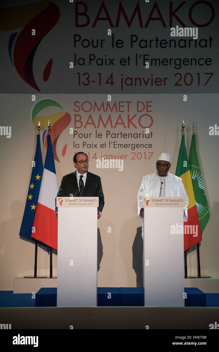 Sommet Afrique France 2017 - 14/01/2017 - Mali / Bamako - Bamako (Mali), le 14 janvier 2017 - Sommet Afrique France 2017. La sortie des réunions tenues tous les jours avec les différents chefs d'État africains, 35 au total. À suivre, les signatures d'accords, et une conférence de presse au cours de laquelle les grands points évoqués au cours de la journée ont été abordées avec la presse. Il a clos la 27e sommet Afrique-afrique de à Bamako. Ce sommet a placé sous haute sécurité est déroulé sans incident. Un très bon succès pour le Mali après des années difficiles. - Nicolas Remene / Le Pictorium Banque D'Images