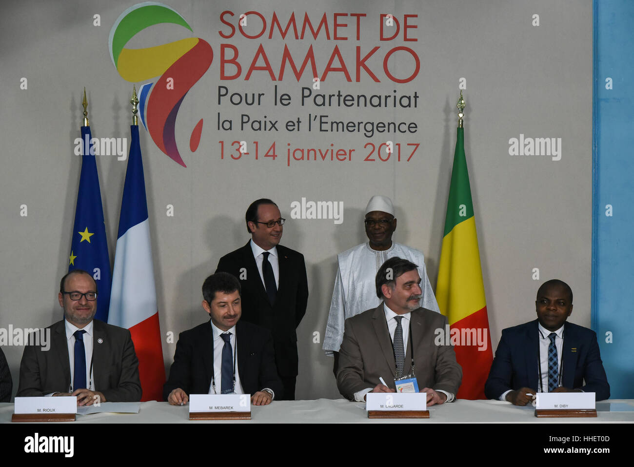 Sommet Afrique France 2017 - 14/01/2017 - Mali / Bamako - Bamako (Mali), le 14 janvier 2017 - Sommet Afrique France 2017. La sortie des réunions tenues tous les jours avec les différents chefs d'État africains, 35 au total. À suivre, les signatures d'accords, et une conférence de presse au cours de laquelle les grands points évoqués au cours de la journée ont été abordées avec la presse. Il a clos la 27e sommet Afrique-afrique de à Bamako. Ce sommet a placé sous haute sécurité est déroulé sans incident. Un très bon succès pour le Mali après des années difficiles. - Nicolas Remene / Le Pictorium Banque D'Images