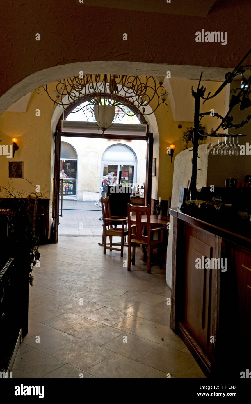 L'intérieur d'une vieille polonaise traditionnelle bar & restaurant sur Floianska dans la vieille ville de Cracovie en Pologne Banque D'Images