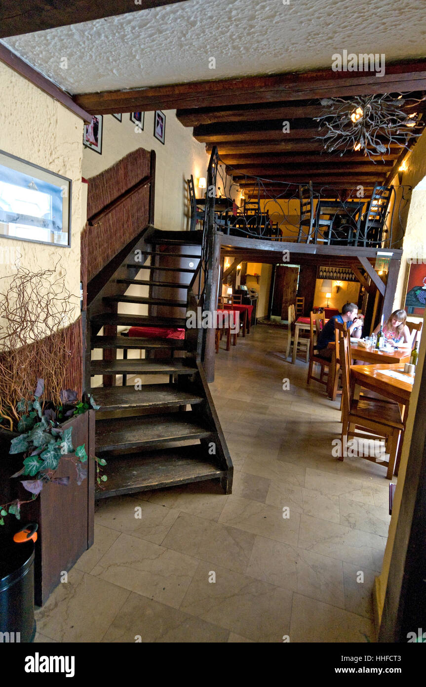 L'intérieur d'une vieille polonaise traditionnelle bar & restaurant sur Floianska dans la vieille ville de Cracovie en Pologne Banque D'Images