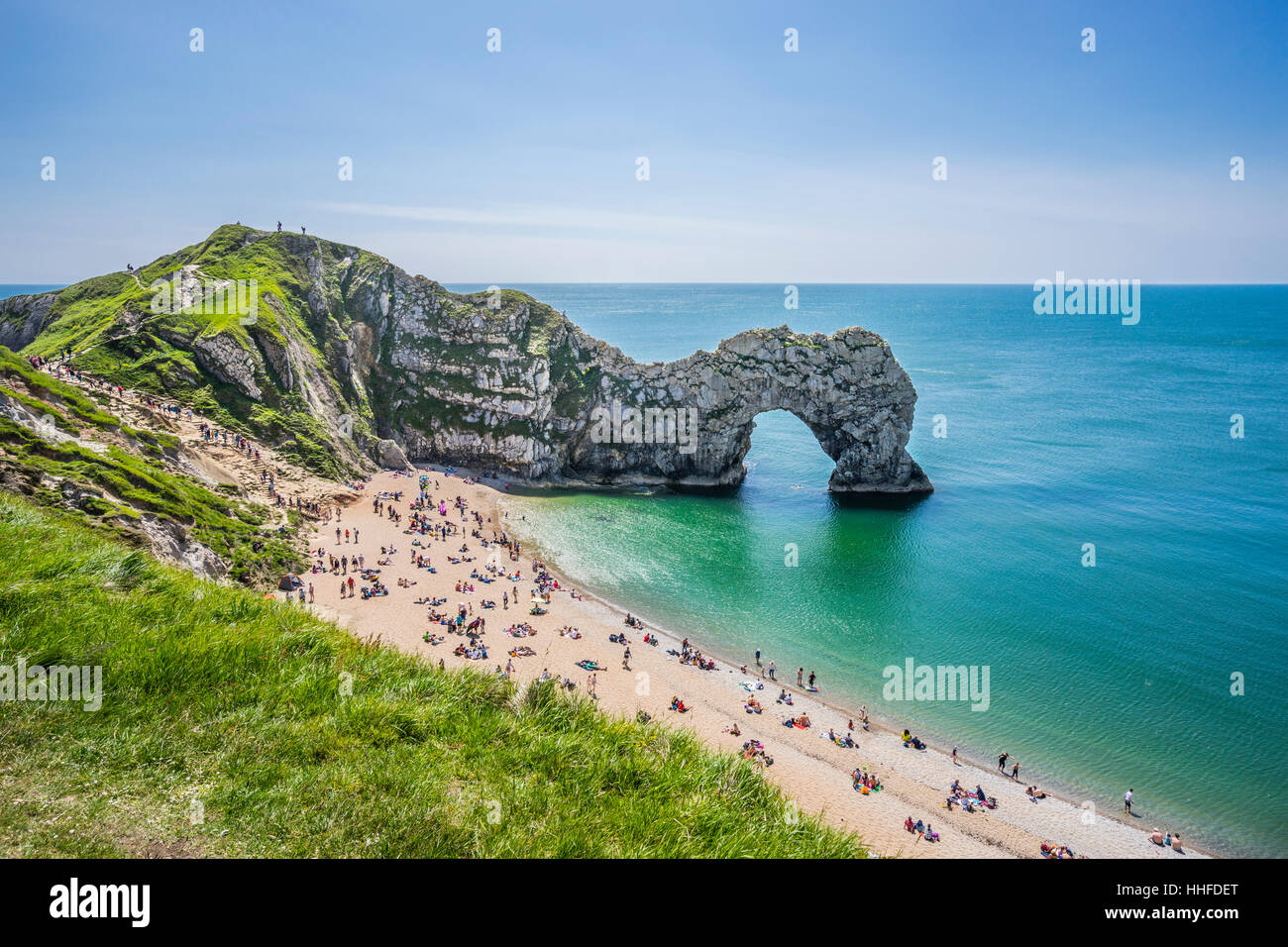 Grande Bretagne, sud-ouest de l'Angleterre, dans le Dorset, Jurassic Coast, l'arche de pierre calcaire naturelle Durdle Door Banque D'Images