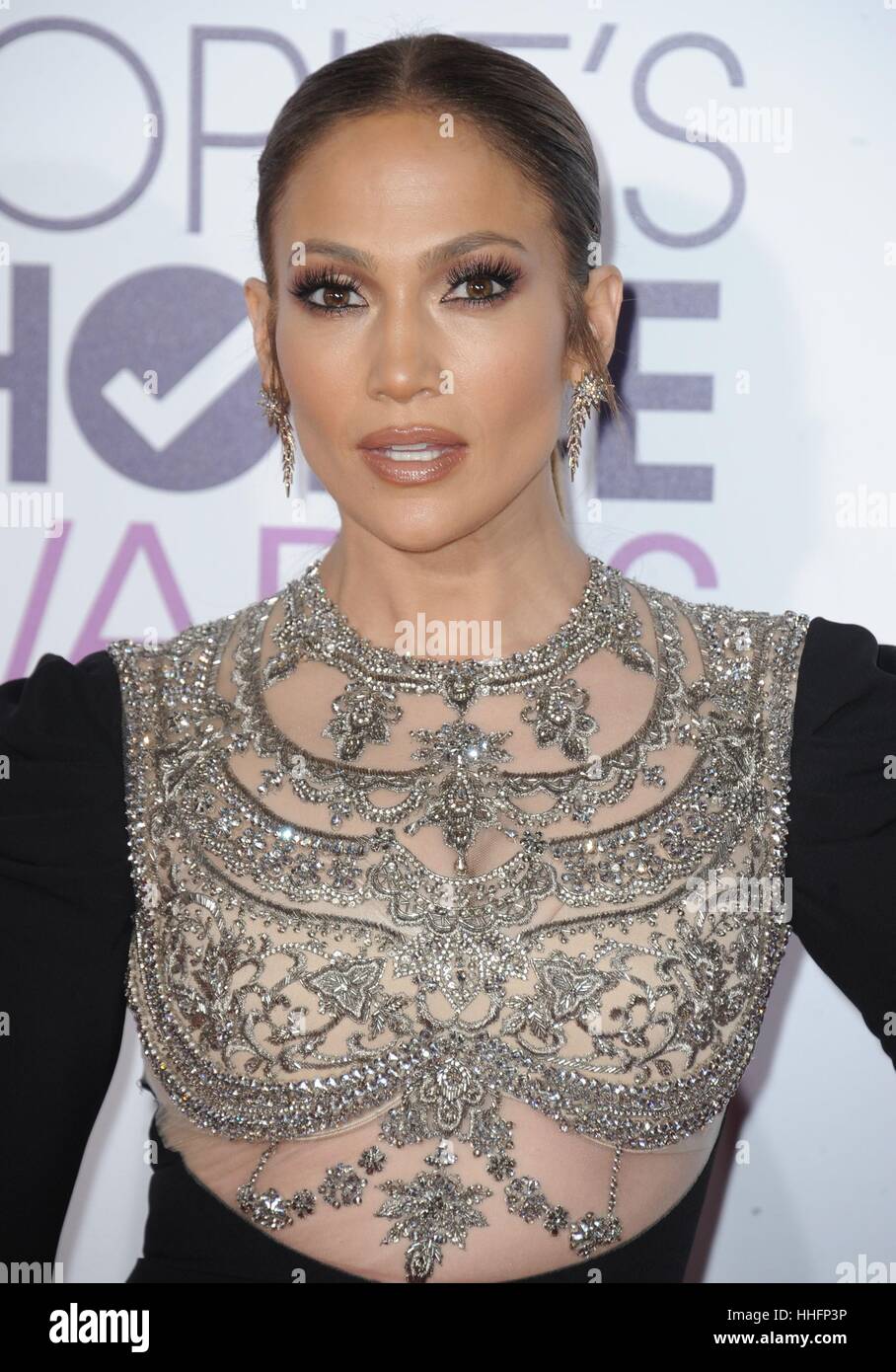 Los Angeles, CA, USA. 18 janvier, 2017. Jennifer Lopez aux arrivées de People's Choice Awards 2017 au Théâtre Microsoft L.A. Vivre. Credit : Dee Cercone/Everett Collection/Alamy Live News Banque D'Images