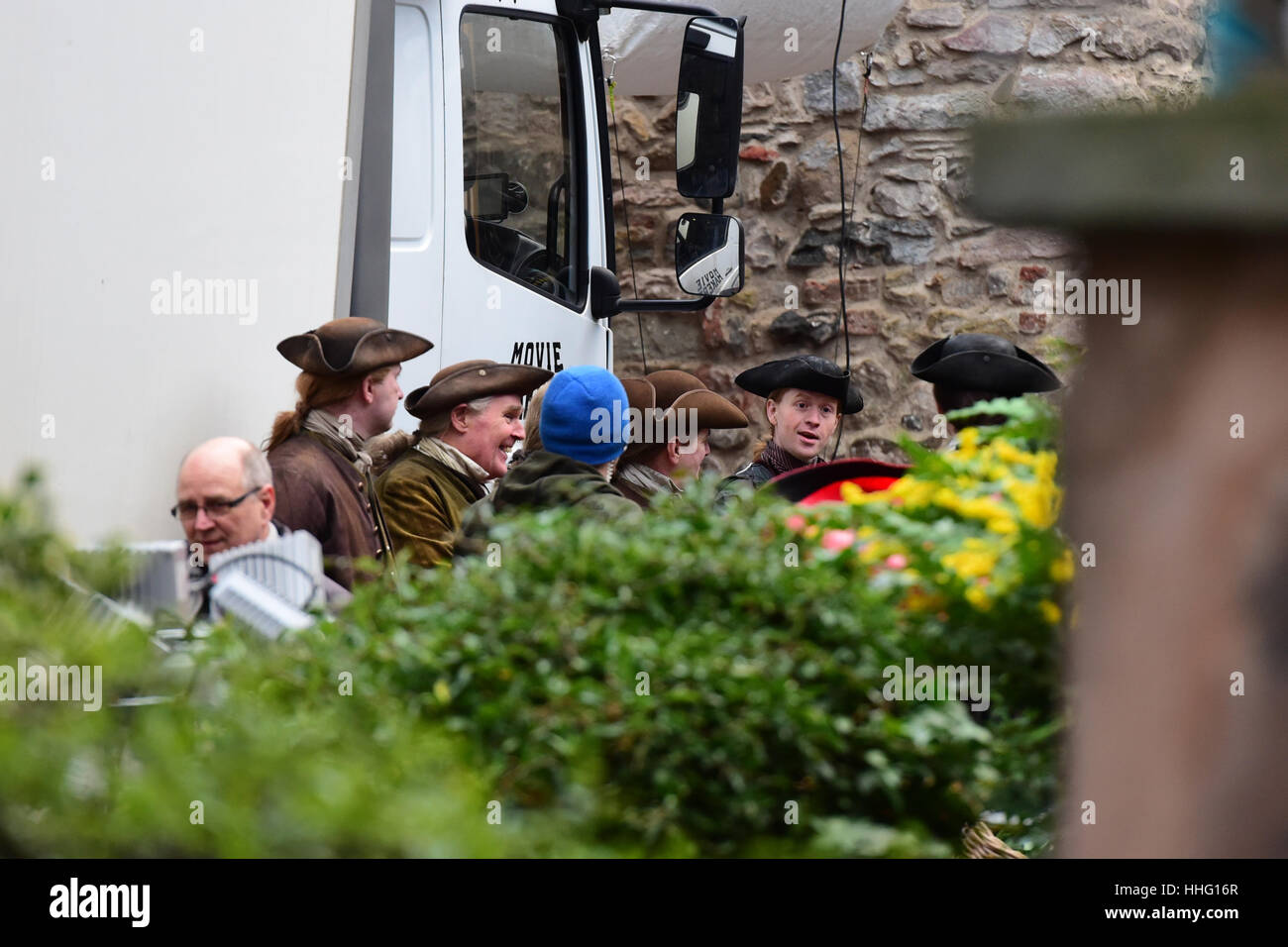 Edinburgh, Ecosse, Royaume-Uni. 19 Jan, 2017. Cast de la série TV "Outlander" sur l'emplacement dans la vieille ville d'Édimbourg, le Crédit : Ken Jack/Alamy Live News Banque D'Images
