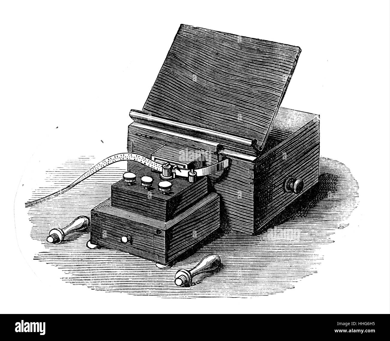 Machine de perforation pour la préparation des messages en Morse sur les télégraphes. Présenté à l'Exposition International de l'électricité au Crystal Palace. Banque D'Images