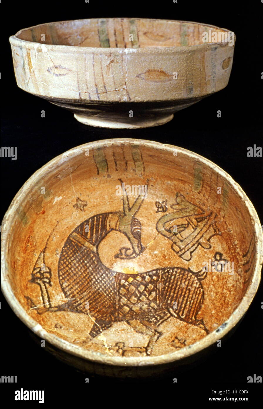 Musée du Bardo, Tubnisia : 10e siècle, les Fatimides plats poterie Islamique Banque D'Images