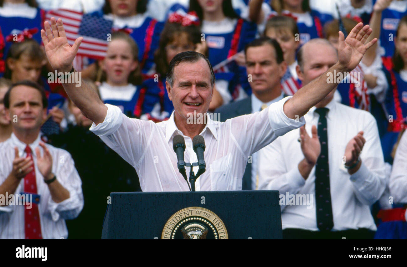 Pluie sur une Le Président George H. W. Campagnes de Bush pour un second mandat de quatre ans comme président des États-Unis à Woodstock, en Géorgie. Bush a échoué dans son offre, la perte de Bill Clinton. Banque D'Images