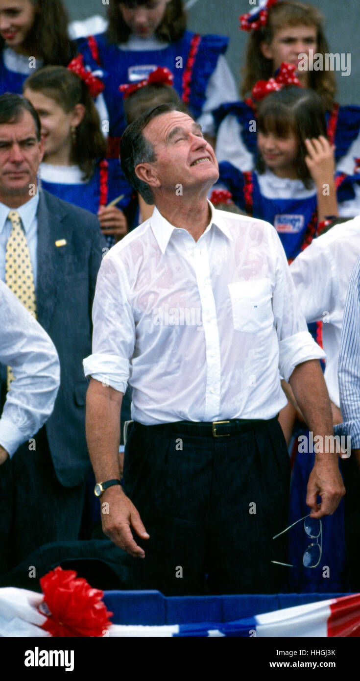 Pluie sur une Le Président George H. W. Campagnes de Bush pour un second mandat de quatre ans comme président des États-Unis à Woodstock, en Géorgie. Bush a échoué dans son offre, la perte de Bill Clinton. Banque D'Images