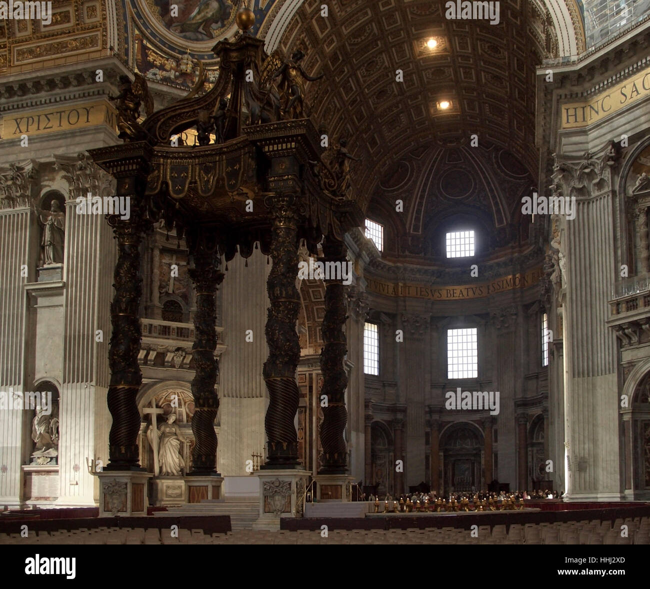 L'intérieur de l'autel Saint Peters Bassilica à Rome (Italie) Banque D'Images