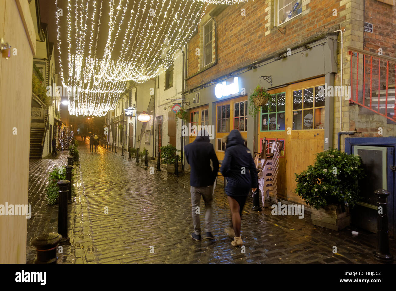 Nuit froide et humide à l'extérieur près de brel en puce omniprésent Ashton Lane, Glasgow Banque D'Images