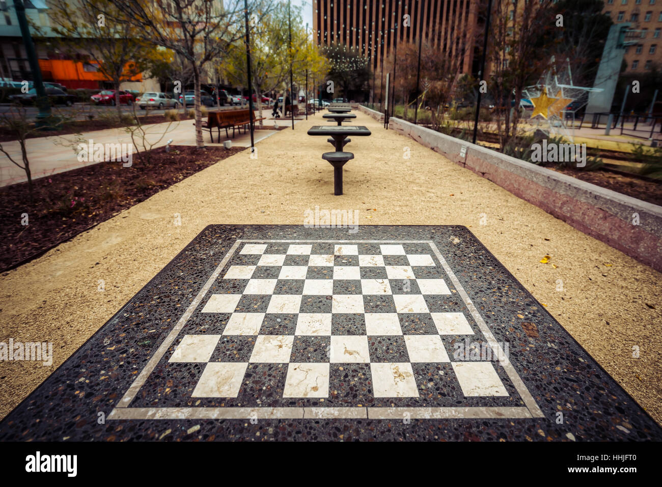 ​​Checker conçues pour n'importe qui de jouer à San Jacinto Plaza à El Paso, au Texas. Banque D'Images