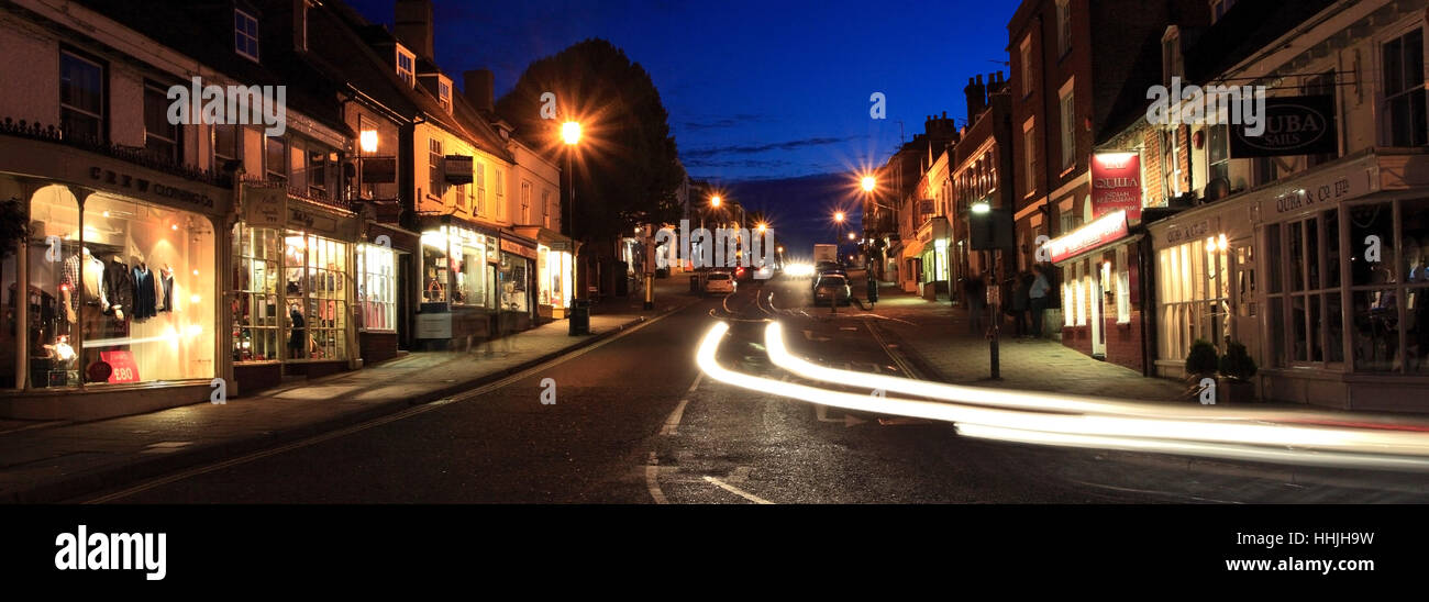 Lymington town rues la nuit ; Parc National de New Forest, Hampshire County ; Angleterre ; la Grande-Bretagne, Royaume-Uni Banque D'Images