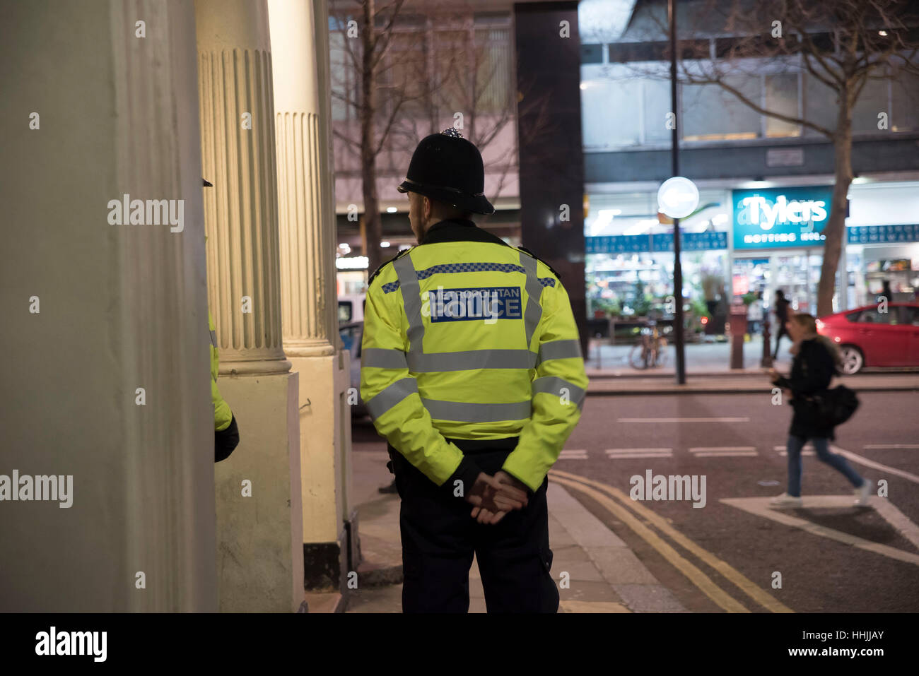 Londres, Royaume-Uni. 19 Jan, 2017. Manifestation devant le Notting Hill Coronet Theatre. Les protestataires ont accusé la salle d'impression dans la région de Notting Hill's old Coronet construction de la "yellowface casting' dans sa production d'Howard Barker's play "dans les profondeurs de l'amour'. Credit : Alberto Pezzali/Pacific Press/Alamy Live News Banque D'Images