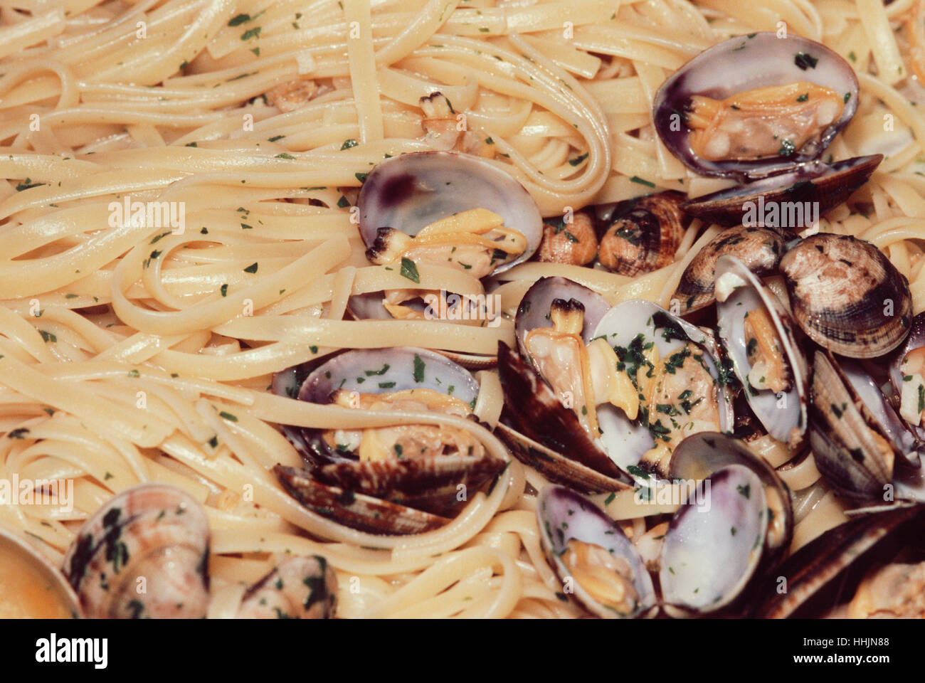 Spaghetti aux moules dans des bols Banque D'Images