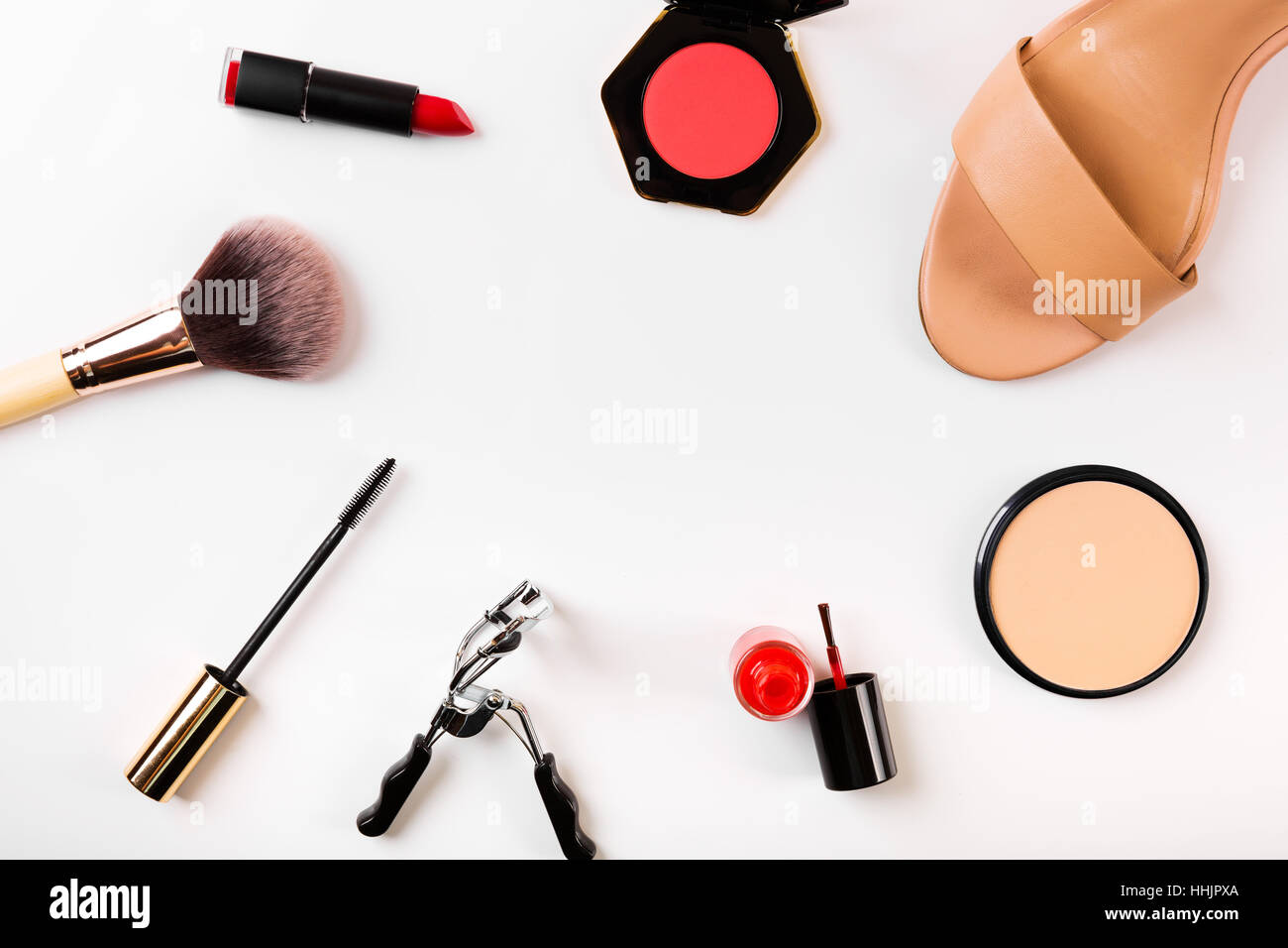 La mode et accessoires de maquillage avec copie espace on white Banque D'Images