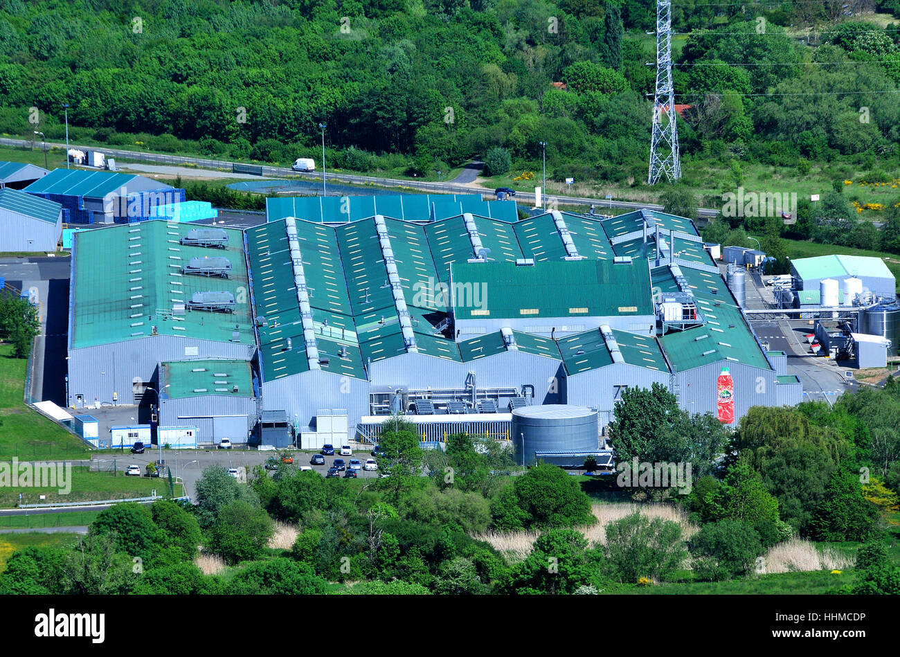 Vue aérienne sur l'usine de Volvic Volvic Puy-de-Dôme Auvergne Massif-Central France Banque D'Images