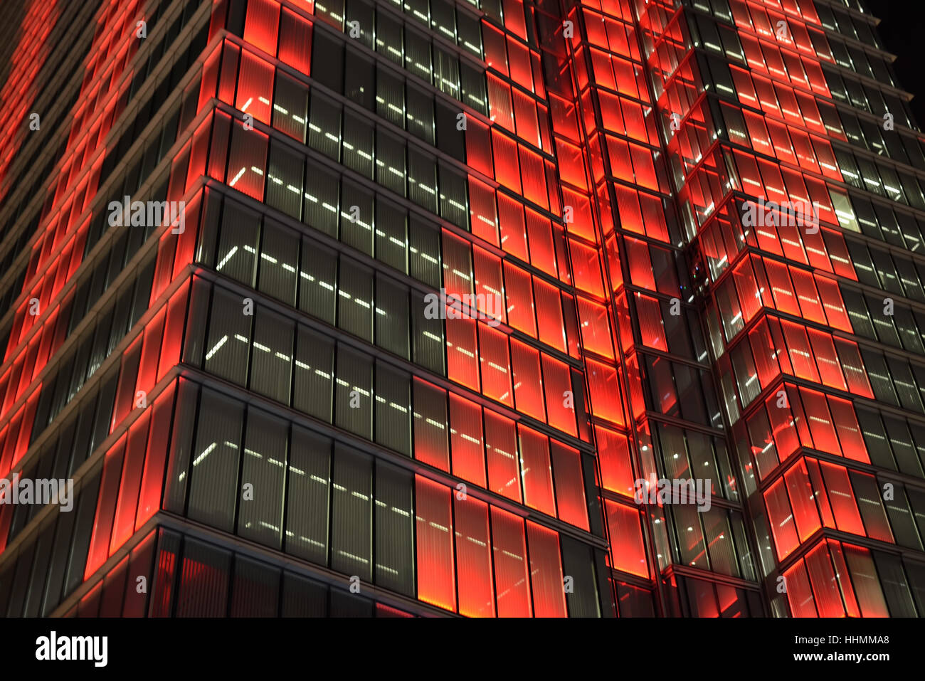 Place Charles Rogier au centre de la ville illuminée en soirée lors de fêtes de Noël le 4 décembre 2015 à Bruxelles, Belgique Banque D'Images