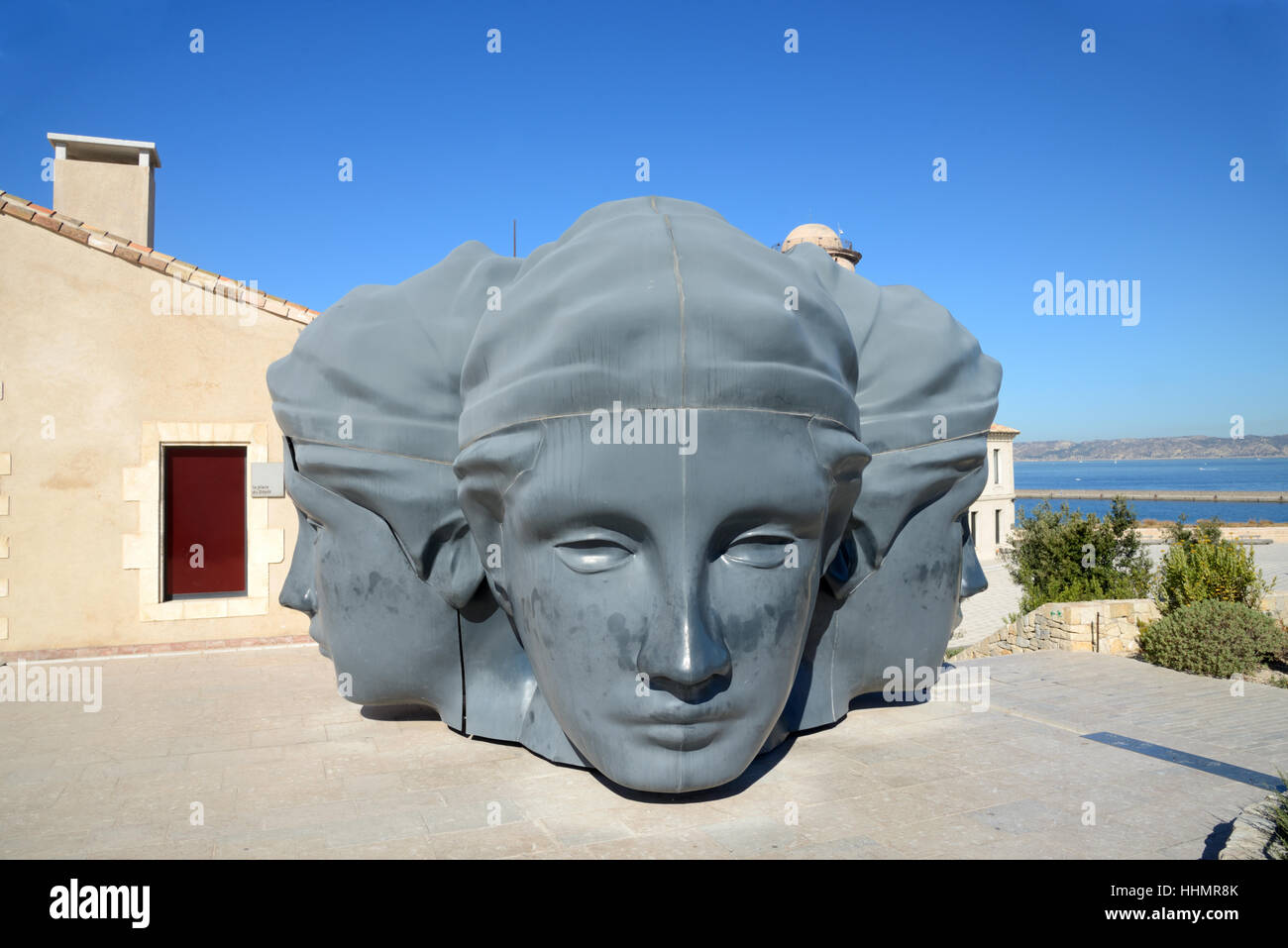 Sculpture 'Le Castelet' visages de quatre déesses grec en regardant vers les quatre points cardinaux Fort Saint-Jean MUCEM Marseille Banque D'Images