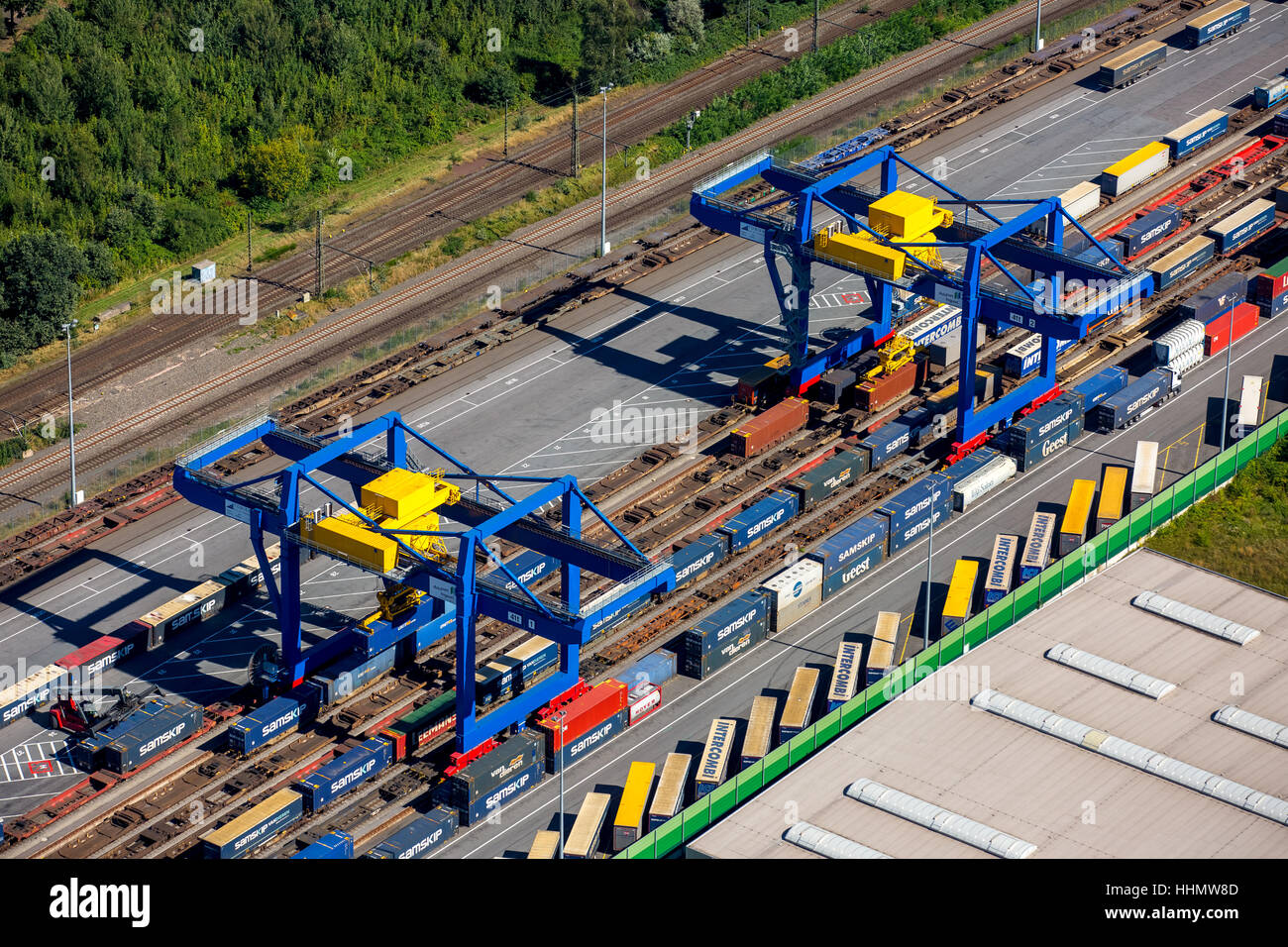 Logport III, les terminaux de conteneurs avec portiques, Duisburg, Ruhr, Rhénanie du Nord-Westphalie, Allemagne Banque D'Images