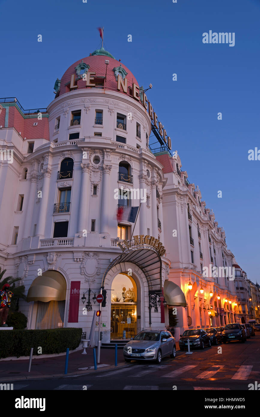 L'hôtel Le Negresco, Promenade des Anglais, entrée privée, heure bleue, Nice, Provence-Alpes-Côte d'Azur, France Banque D'Images