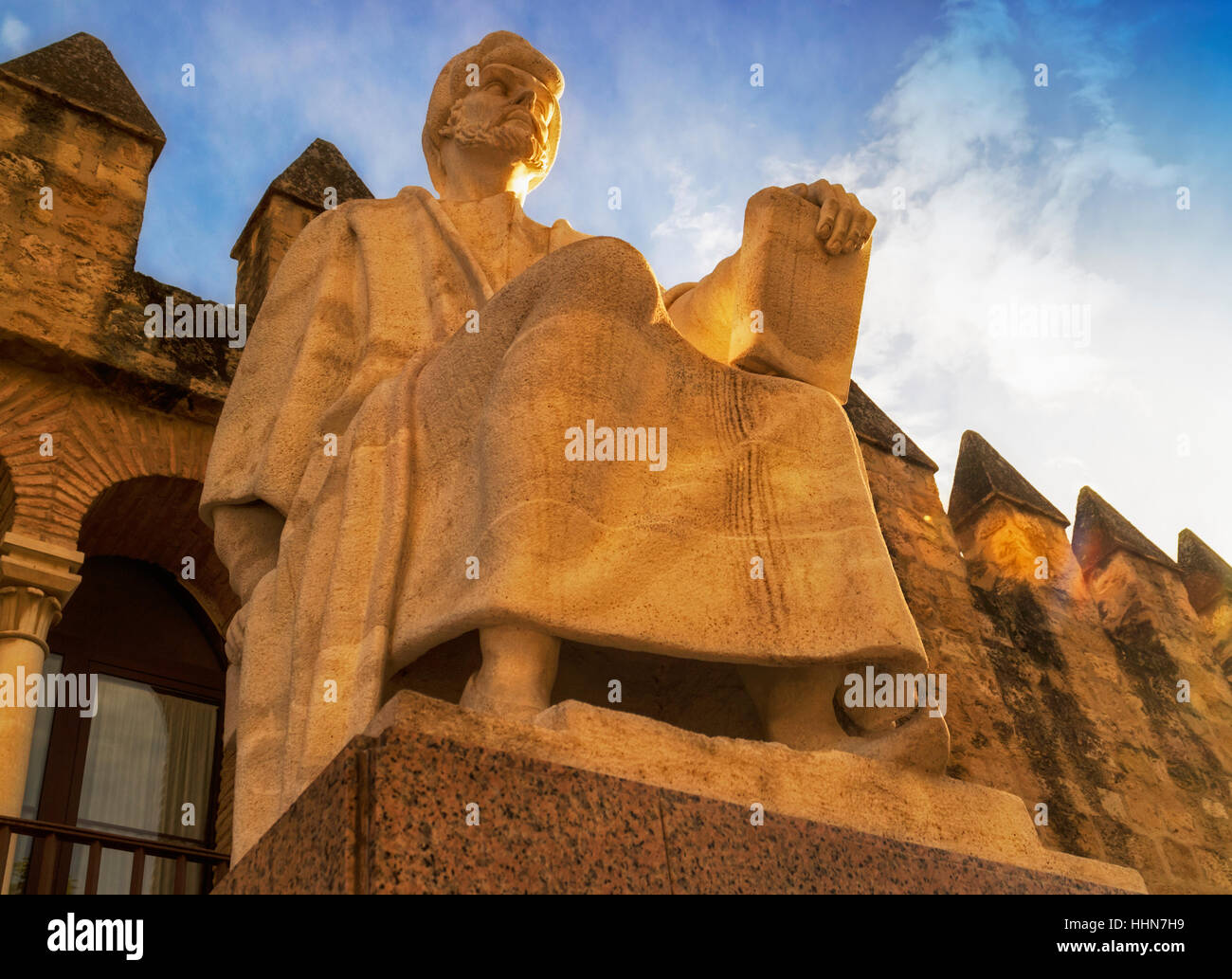 Cordoba, Cordoue, Andalousie, province du sud de l'Espagne. Statue d'Averroès, grand penseur musulman né à Cordoue, mort 1126 Marrakech, Maroc, 1198. Ville wa Banque D'Images