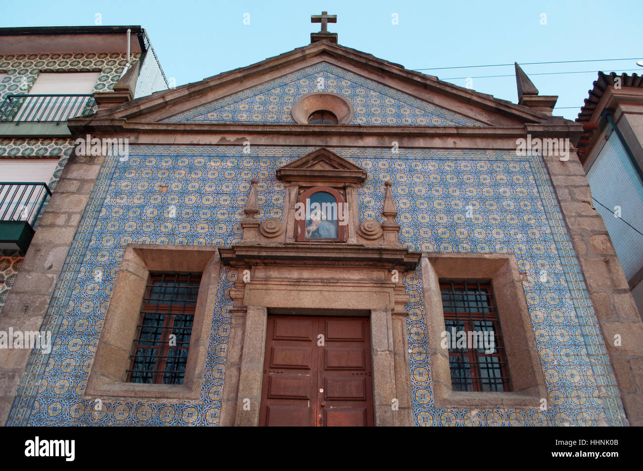 Vila Nova de Gaia : vue de la chapelle de Notre-Dame de Miséricorde, une église catholique sur la ville de Porto et le Douro Banque D'Images