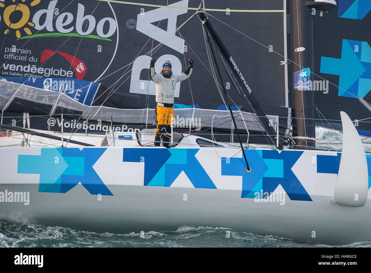 Yacht de course Vendée Globe 2017 : Armel Le Cléac'h à bord du monocoque Banque Populaire VIII voile (2017/01/19) Banque D'Images