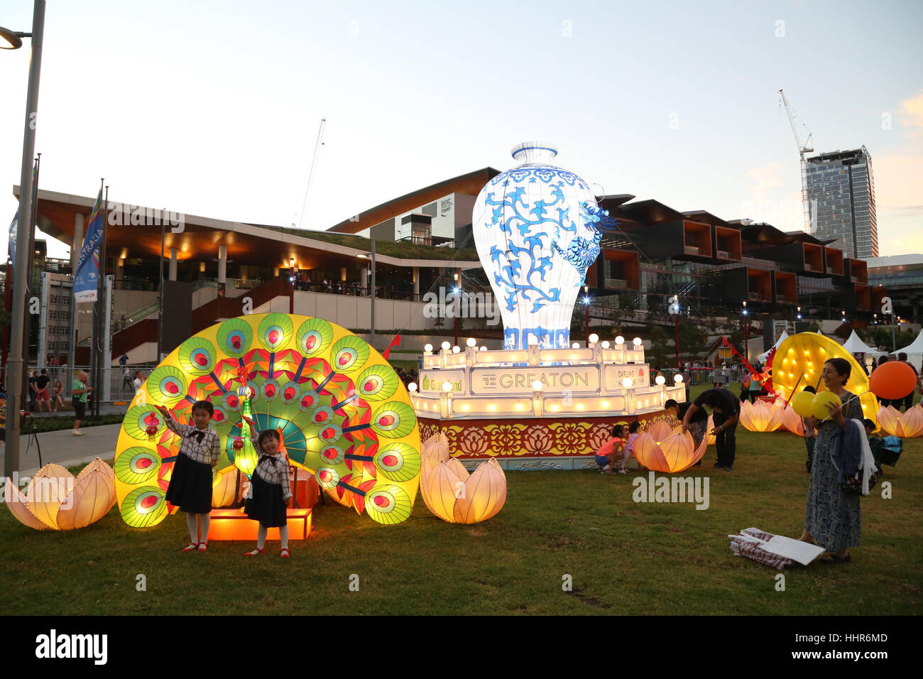 Sydney, Australie. 20 Jan, 2017. Le Premier ministre australien, Malcolm Turnbull et femme Lucy assister à l'ouverture de la nouvelle année chinoise Festival à Tumbalong Park, Darling Harbour. Sur la photo : un gigantesque vase Ming lanterne. Credit : Crédit : Richard Milnes/Alamy Live News Banque D'Images