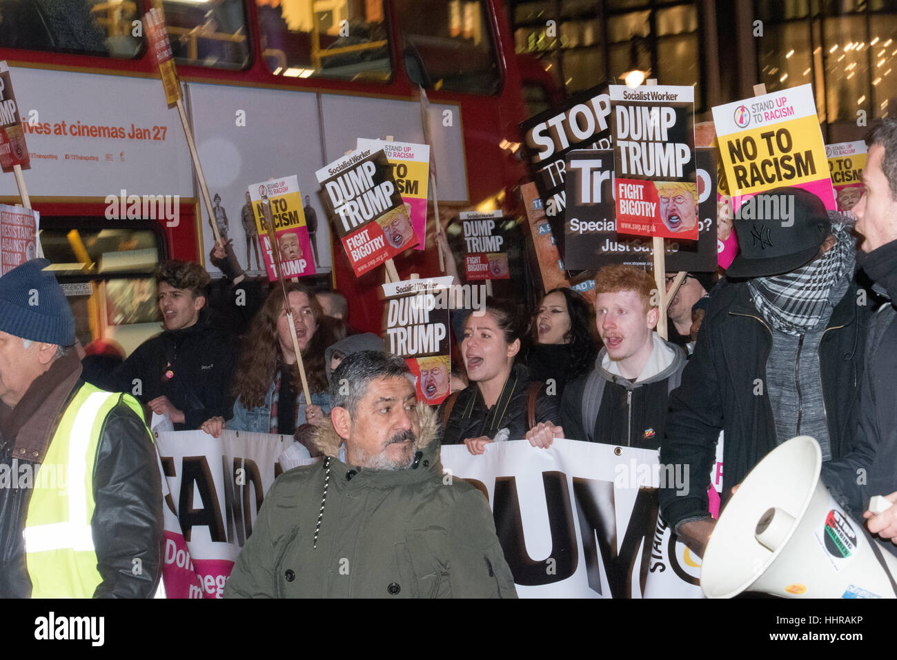 Londres, Royaume-Uni. Le 20 janvier, 2017. Au vu des manifestants anti-rallye Trump et mars devant l'ambassade américaine à Londres. Crédit : Ian Davidson/Alamy Live News Banque D'Images