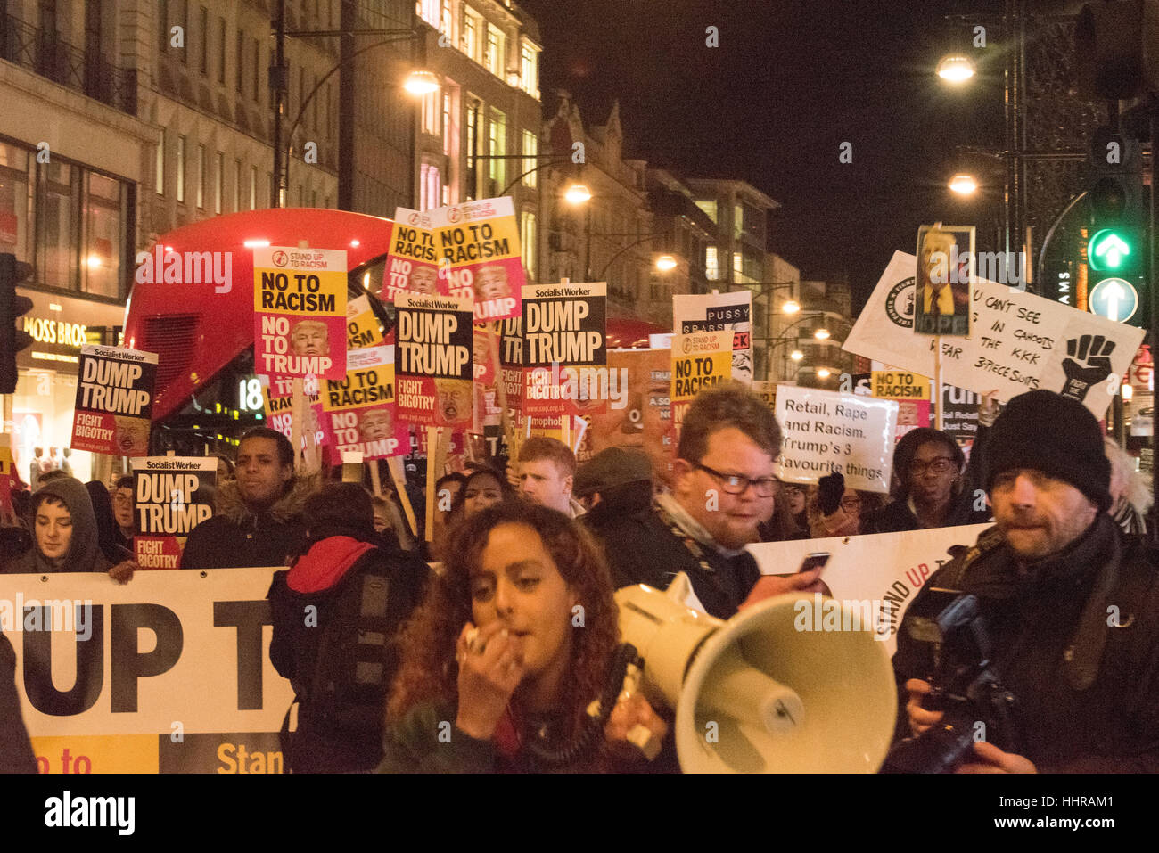 Londres, Royaume-Uni. Le 20 janvier, 2017. Les manifestants occupent une jonction de route à l'Atout anti-manifestation et une marche devant l'ambassade américaine à Londres. Crédit : Ian Davidson/Alamy Live News Banque D'Images