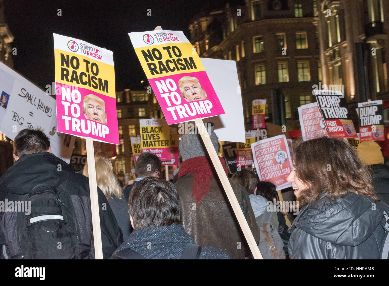 Londres, Royaume-Uni. Le 20 janvier, 2017. Au vu des manifestants anti-rallye Trump et mars devant l'ambassade américaine à Londres. Crédit : Ian Davidson/Alamy Live News Banque D'Images
