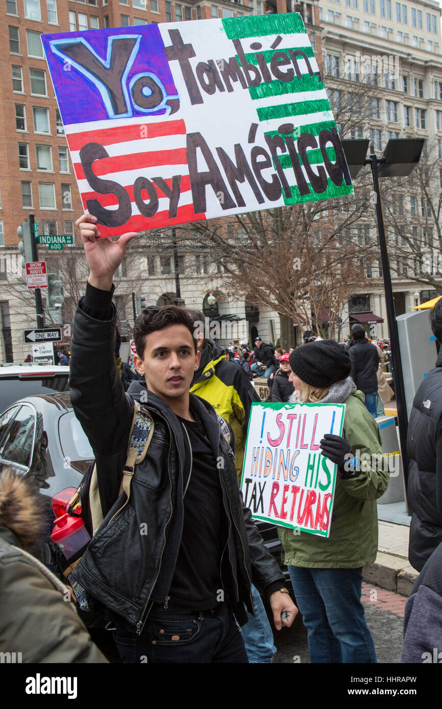 Washington, USA. Le 20 janvier, 2017. Les manifestants à l'investiture du président Donald Trump. Ce signe de l'homme dit : 'Je suis, également, l'Amérique." Crédit : Jim West/Alamy Live News Banque D'Images